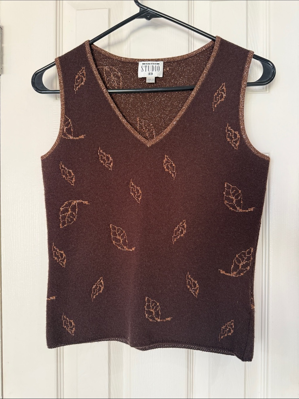 vintage Episode Studio brown sleeveless wool V-neck knit top with copper leaf